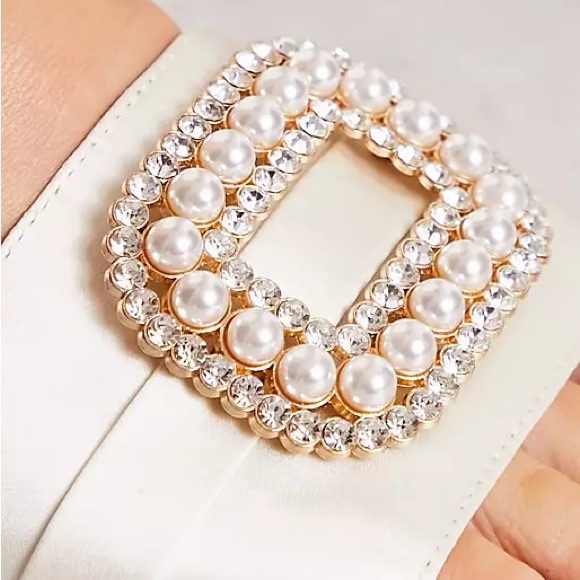 Brand NEW 
ASOS DESIGN Jenna pearl espadrille sandals in ivory-White W7 - Picture 2 of 4